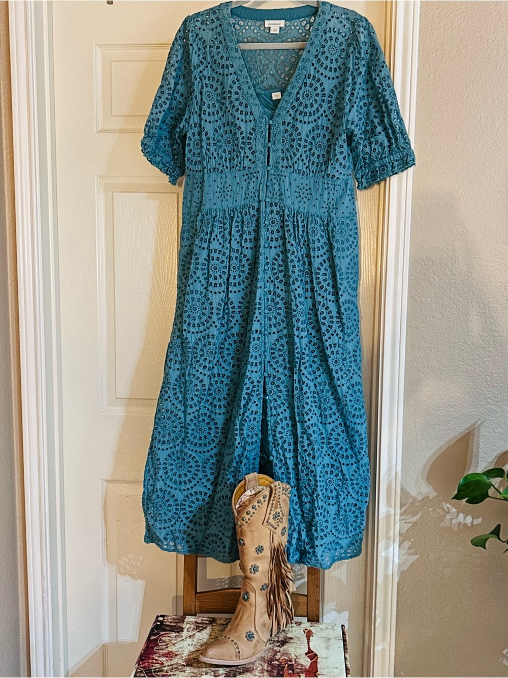 Sundance Beautiful Ladies Size L Teal dress with a slip